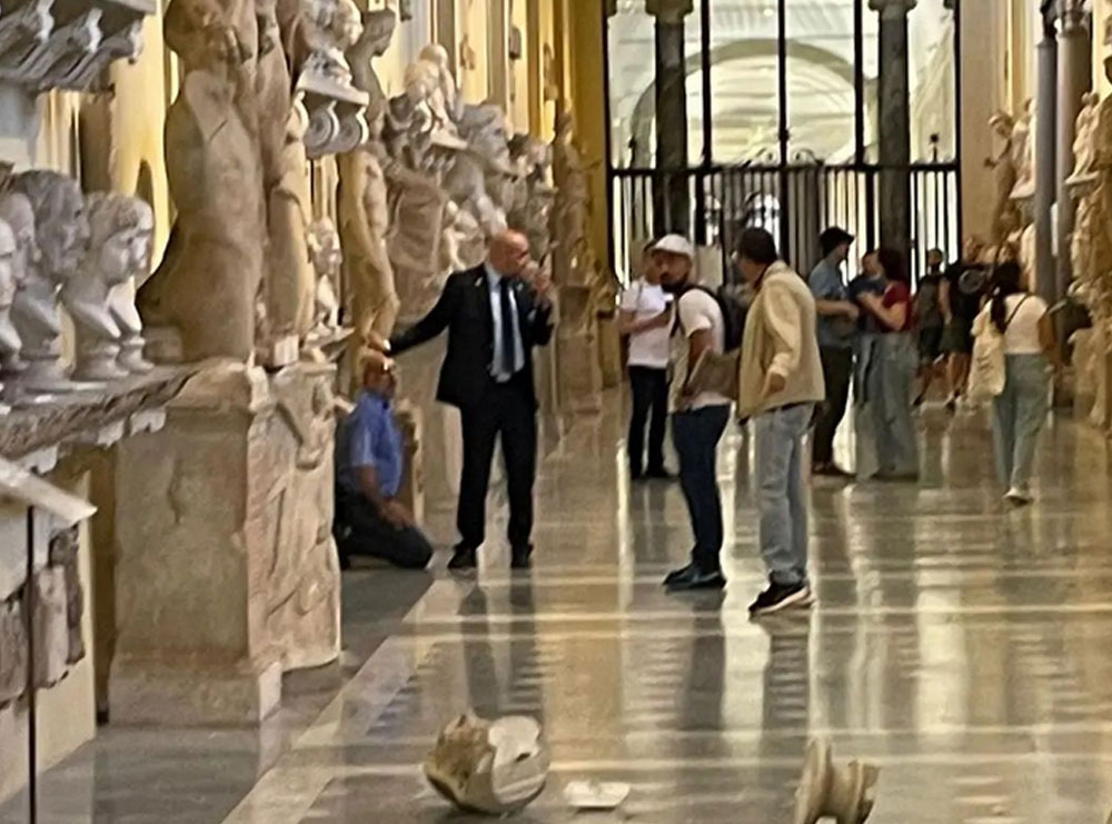 Donte të takonte Papën, turisti amerikan thyen skulpturat në Vatikan