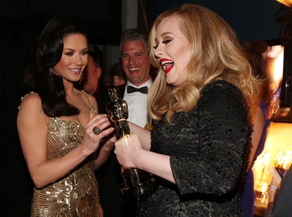 Catherine Zeta-Jones dikur i ka kërkuar autograf këngëtares Adele pa i treguar se ishte për të!