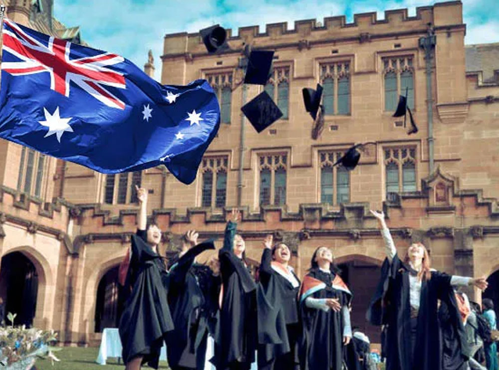 Universitetet australiane rikthejnë provimet me “stilolaps dhe letër”