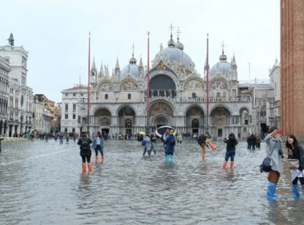 Venecia po fundoset: Kur mund të jetë nën ujë, sipas shkencëtarëve