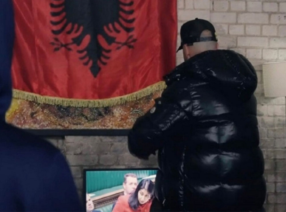 Daily Telegraph: Reperi shqiptar “dhunon” në një video Suella Braverman