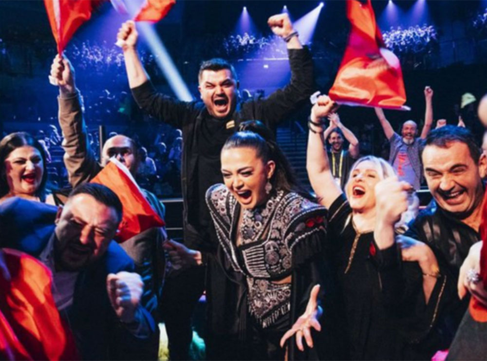 Bashkëshorti i Albinës reagon pas pjesëmarrjes në Eurovision: “Politika triumfoi si zakonisht”