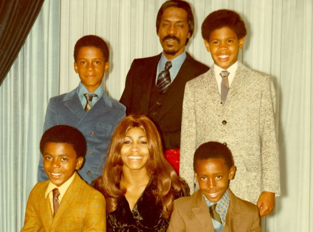 Historia tragjike e djemve të ikonës Tina Turner
