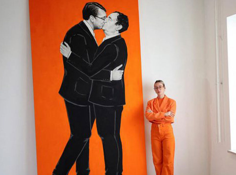 Reuters dhe VOA i bënë jehonë, kërcënohet me vdekje piktorja që ekspozoi Kurtin dhe Vuçiç duke u puthur në buzë