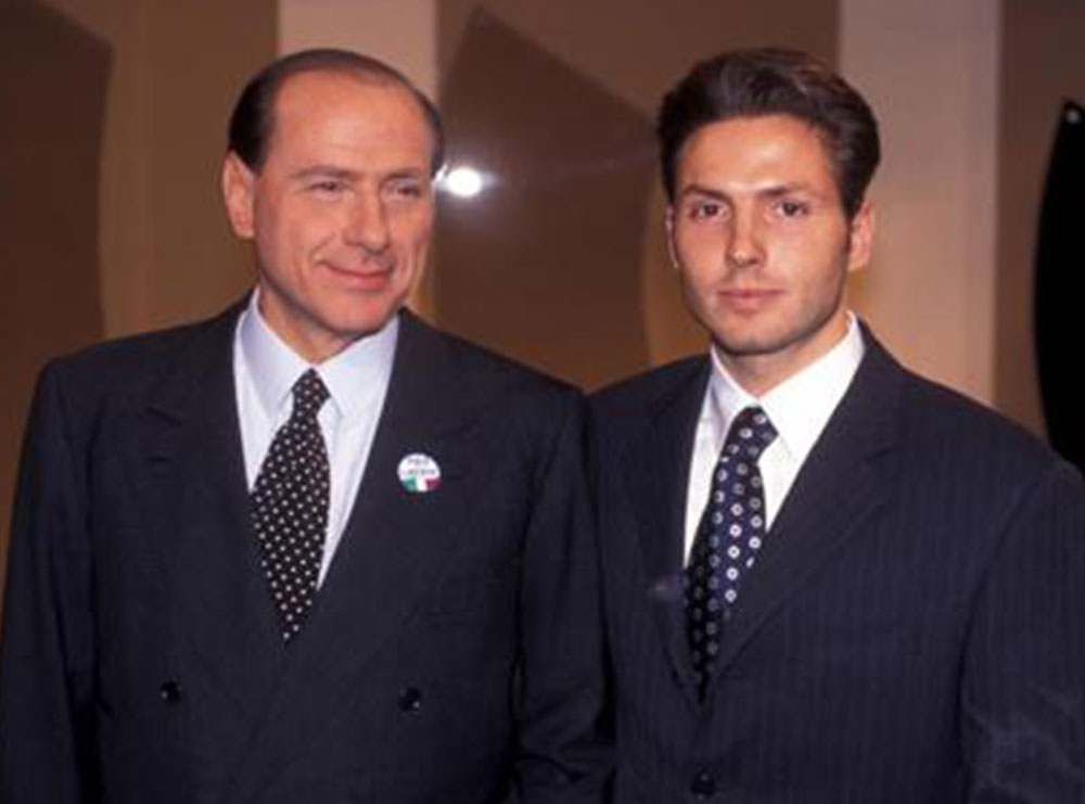 “Unë jam krenar për ty dhe për atë që ti bën”- Djali i Silvio Berlusconi mesazh grupit mediatik, kujton fjalët e babait të ndjerë: Emocionohem kur…
