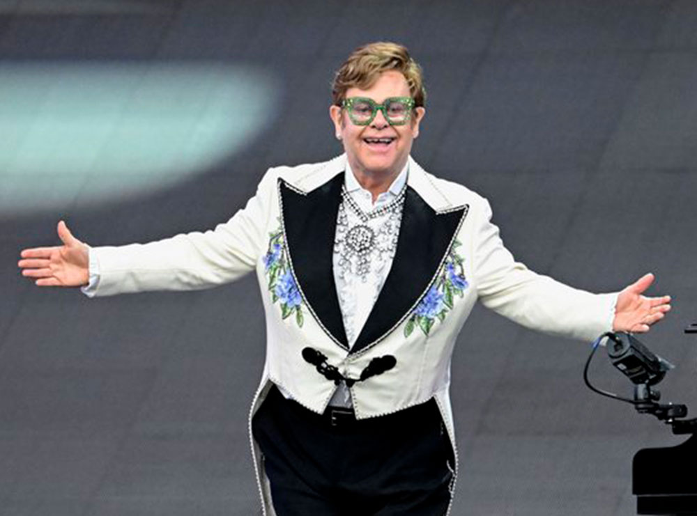 Çfarë ndodhi? Elton John shtrohet papritur në spital