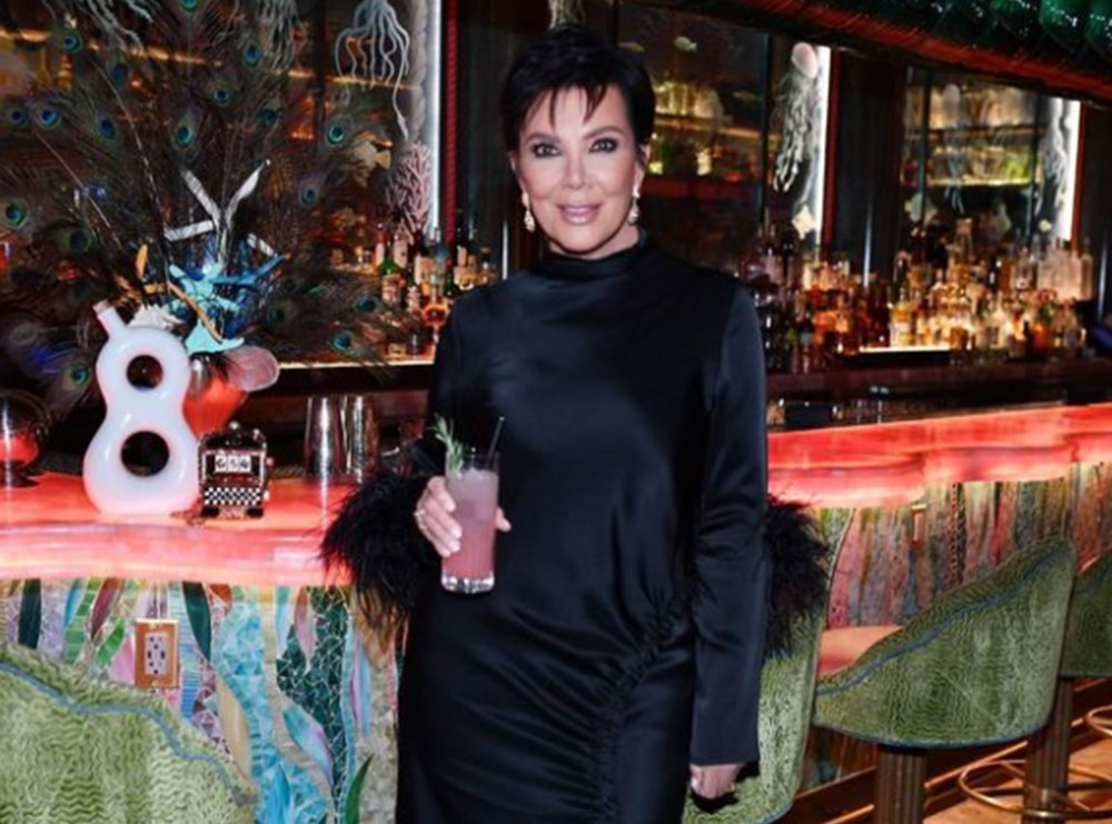 Duket 30 vite më e re, Kris Jenner shfaqet në postimin e fundit e “shndërruar” në një grua të re