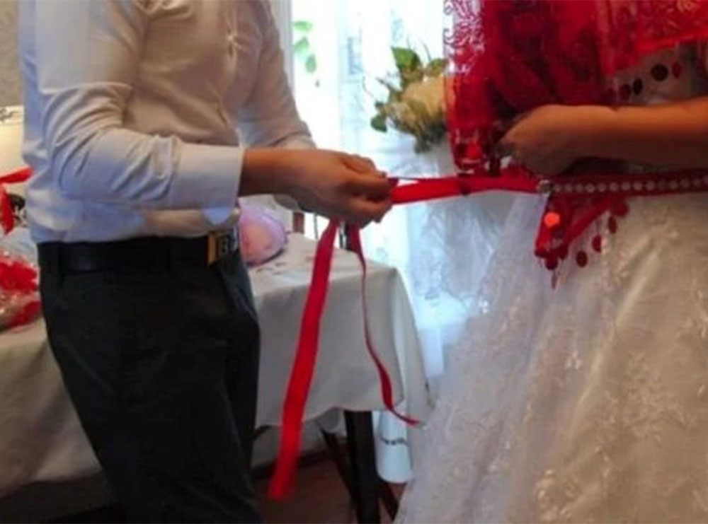 Tronditëse! Nuk ishte e virgjër, familja shqiptare torturon 23-vjeçaren një ditë pas dasmës