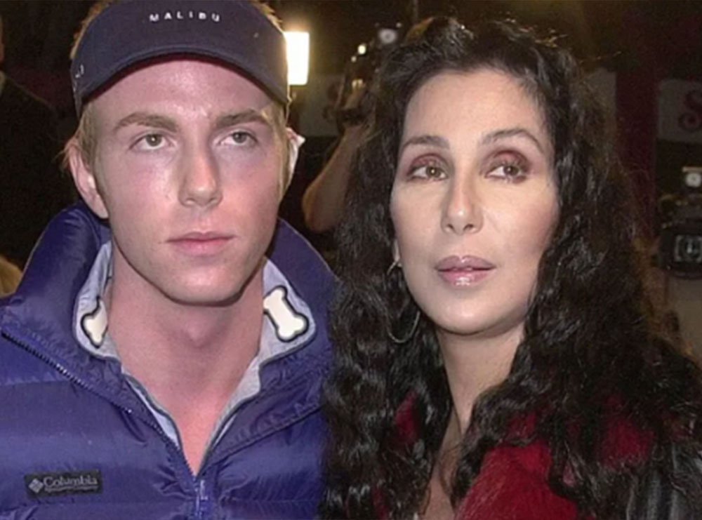 U akuzua se pagoi disa burra për të rrëmbyer të birin, këngëtarja Cher flet për herë të parë
