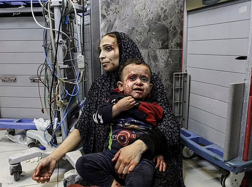 Bota mban frymën; qindra të vrarë në një spital në Gazë!