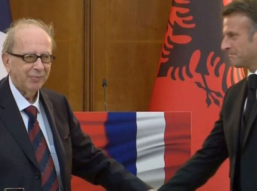 “Poet i Ballkanit, rapsod i Evropës”, Macron i dorëzon Ismail Kadaresë dekoratën më të lartë të Francës!