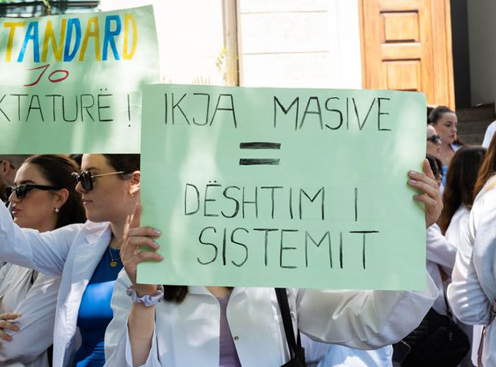 Studentët e Mjekësisë i rikthehen auditoreve, çfarë i bindi të hiqnin dorë nga bojkotimi i mësimit