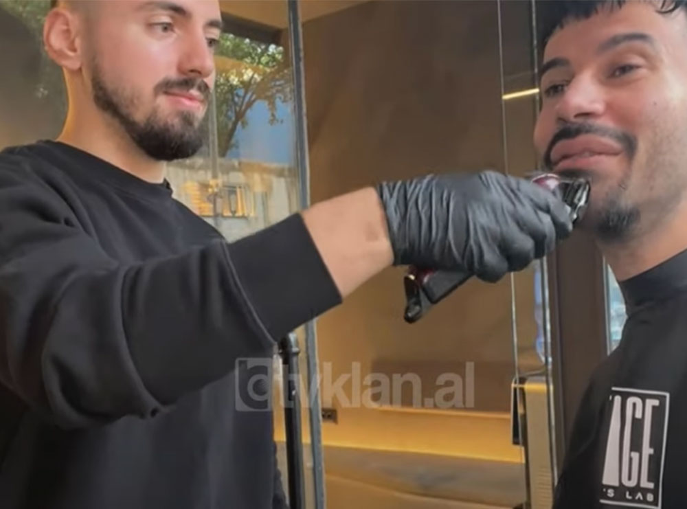 Njihuni me berberin e VIP-ave, që u bë viral pasi ihoqi mjekrën “live” Zogut të Tiranës