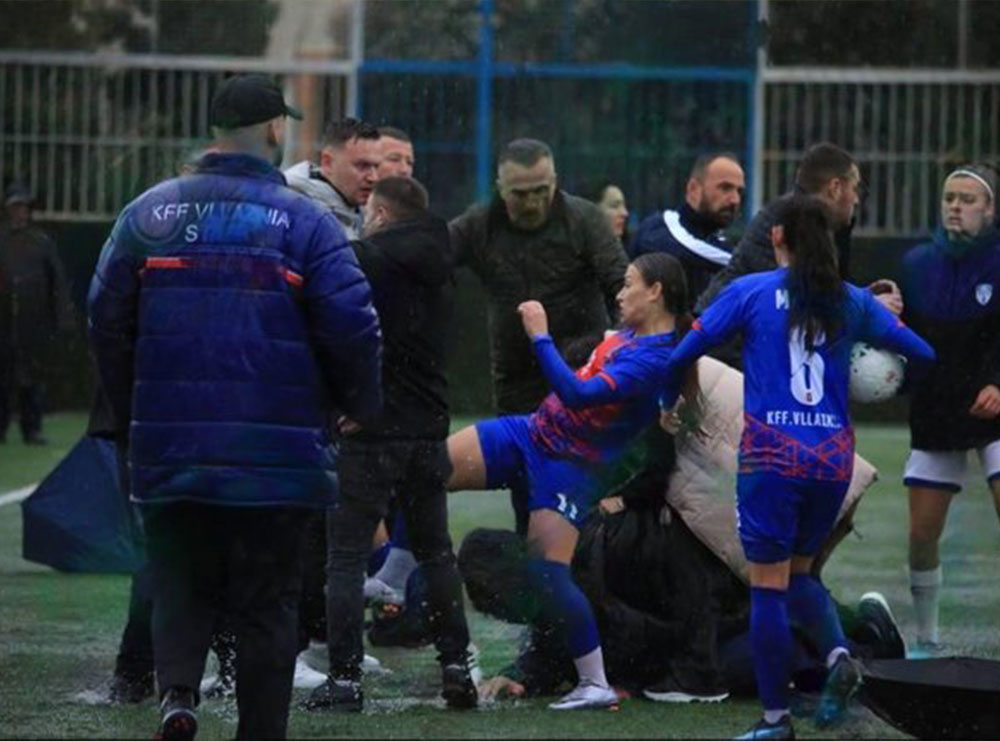 Dhunë dhe grushta mes femrave në Tirana-Vllaznia, klubet akuza njëra-tjetrës