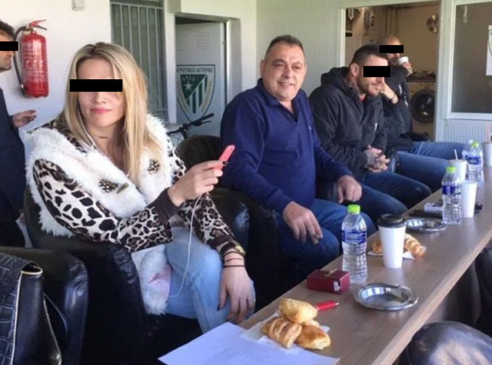 Biznesmeni i njohur grek i martuar me shqiptare ekzekutohet me breshëri kallashnikovi dhe i vihet zjarri brenda makinës