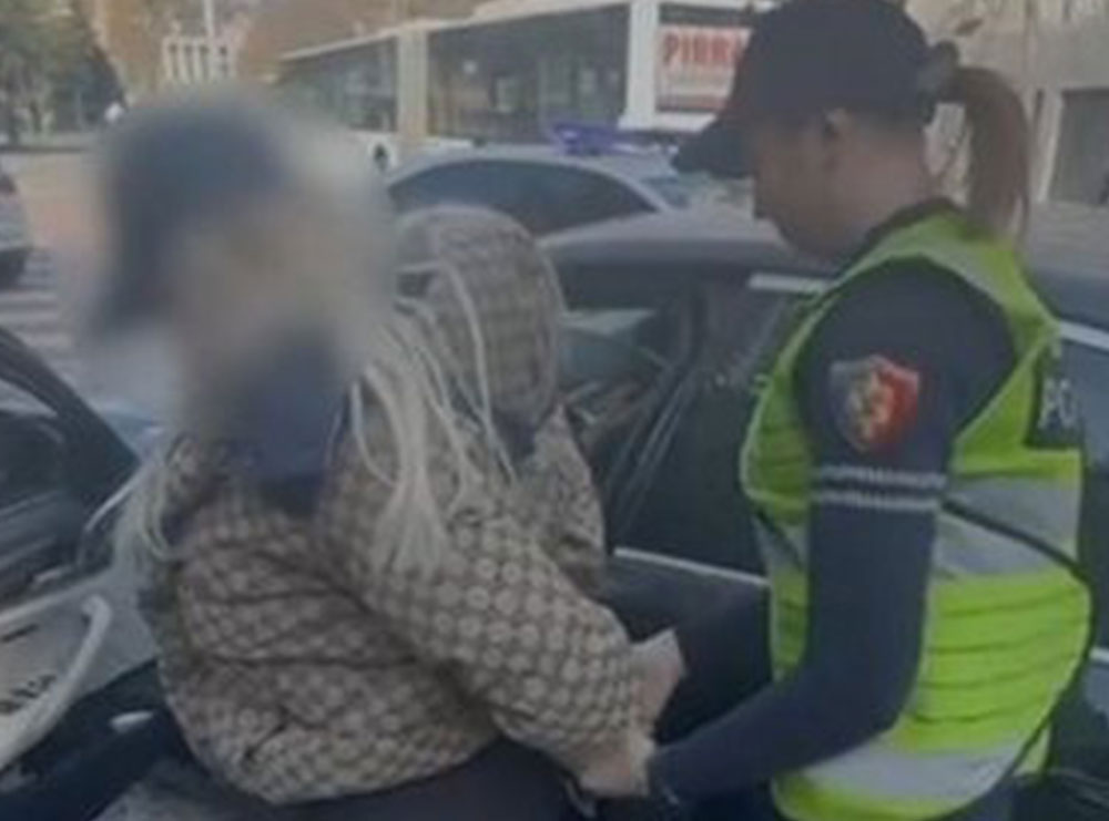 Polici me kamera ndezur/ Refuzon 50 mijë lekët ryshfet dhe i vë prangat vajzës në Tiranë