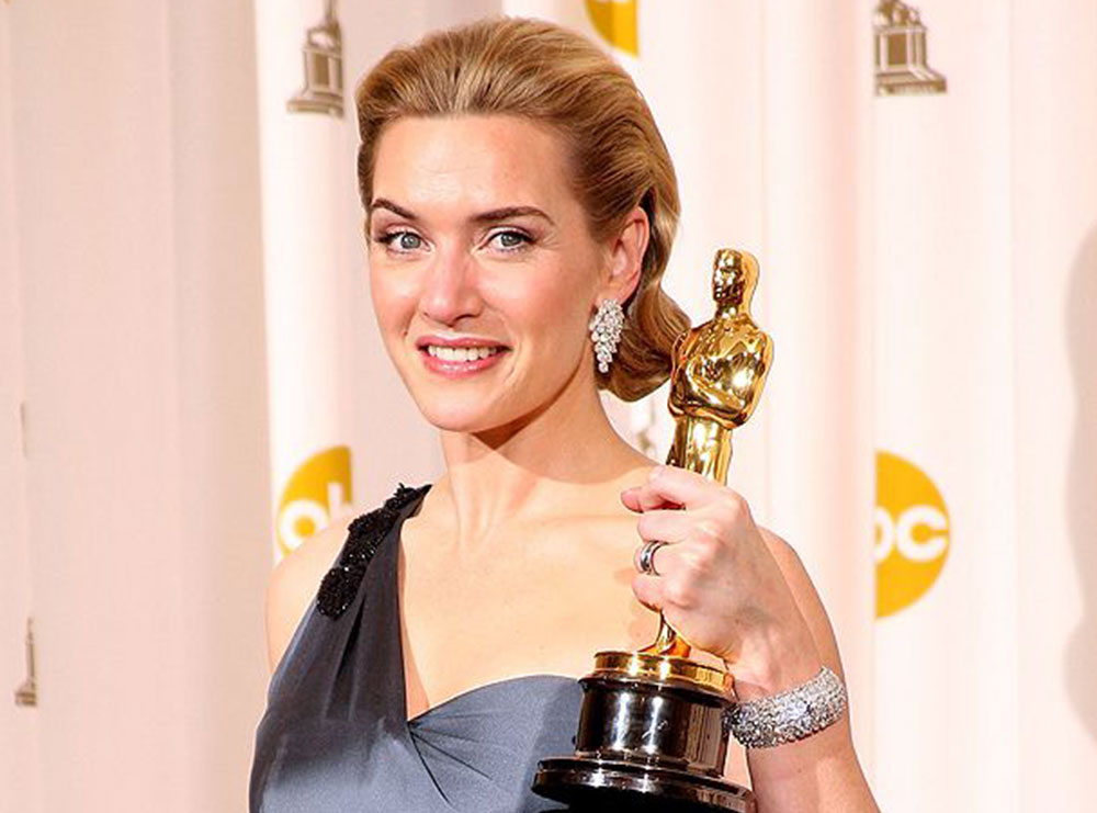 Kate Winslet tregon pse e lë në tualet kupën e Oscar