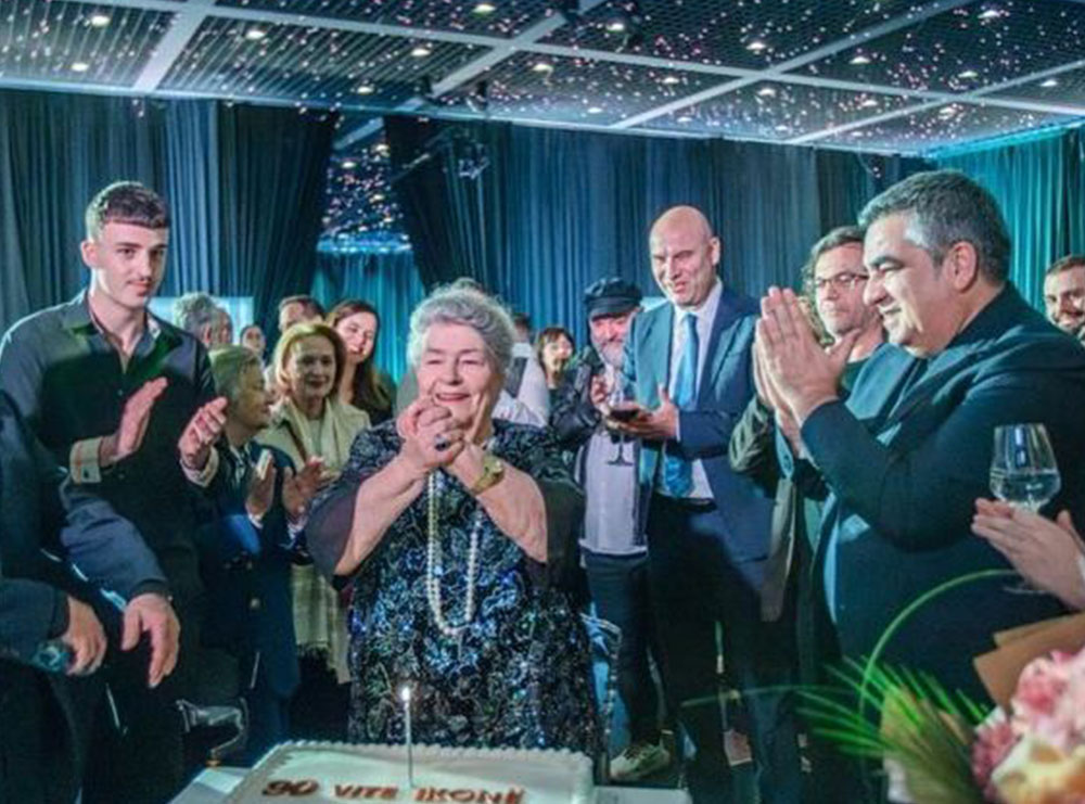 Krah kolegëve të çmuar, brenda festës së 90-vjetorit të Margarita Xhepës