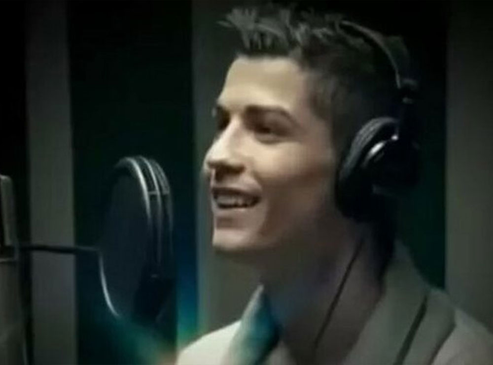 Mendoi se u zhduk por ndodhi e kundërta/ Rishfaqet VIDEO e Cristiano Ronaldos duke kënduar këngë dashurie