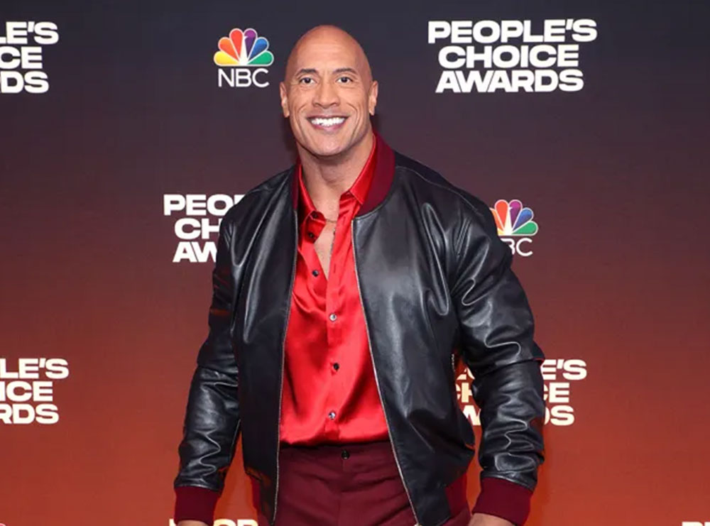 ‘The Rock’ pranon se ka urinuar nëpër shishe uji në setet e xhirimeve