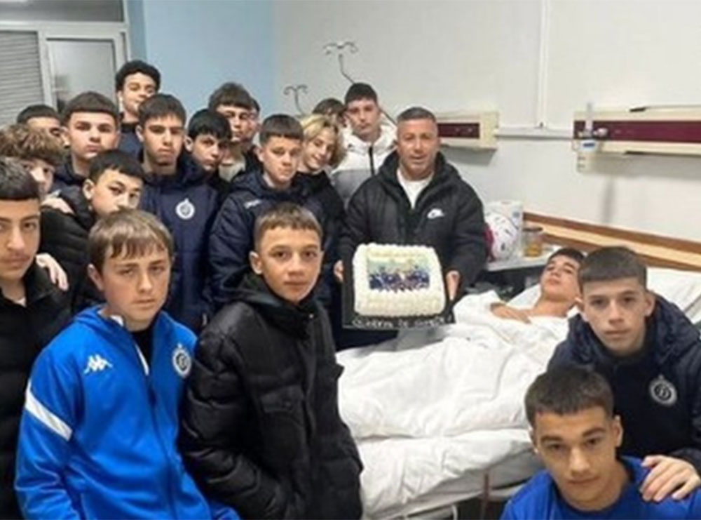 Shokët e skuadrës “Dinamo” surprizojnë Luisin në spital, mori katër plagë ne trup pranë shkollës “Fan Noli”: Jetëgjati nuk bëhet jetëshkurtër