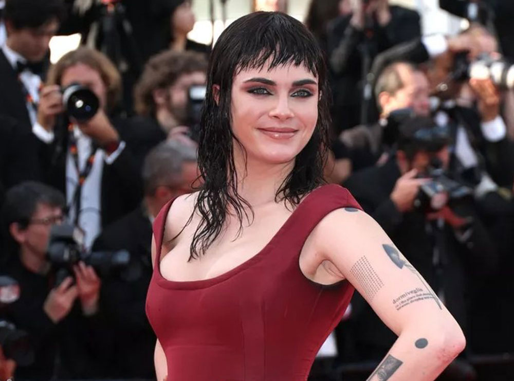 Cara Delevingne ndryshon tërësisht ‘look’: Shfaqet me flokë të zinj