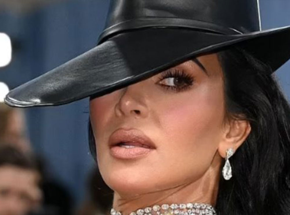 FOTOT/ Roja i sigurisë i shkeli fustanin në “Met Gala”, si reagoi Kim Kardashian?