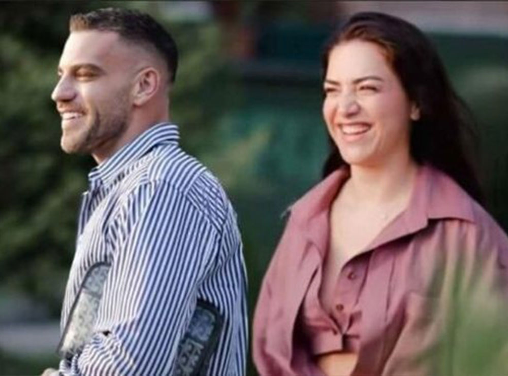 FOTO/ S’ka më dyshime! Kapen ‘mat’ në bregdet, Sara Hoxha dhe Erik Fullani shijojnë verën bashkë