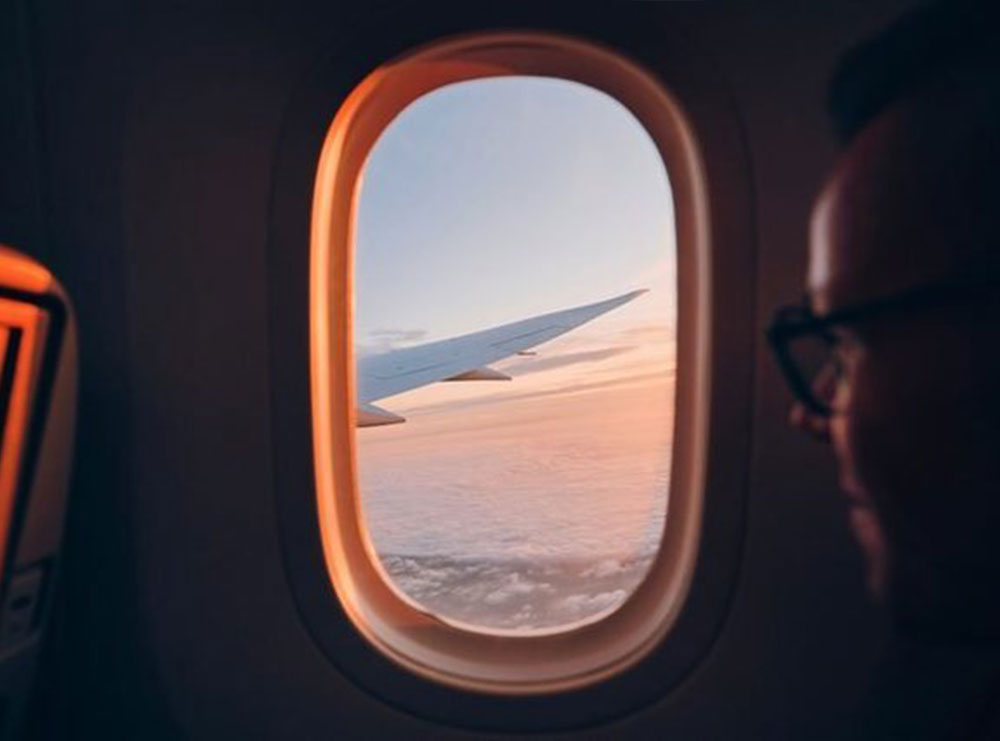 A e dini pse dritaret në avion janë të rrumbullakëta? Zbuloni arsyen pse