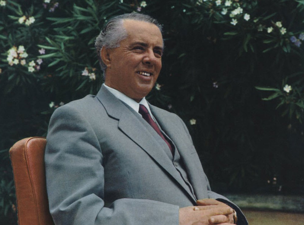 Kur Enver Hoxha detyroi rreth 100 shqiptarë të ndahen me gratë e tyre ruse